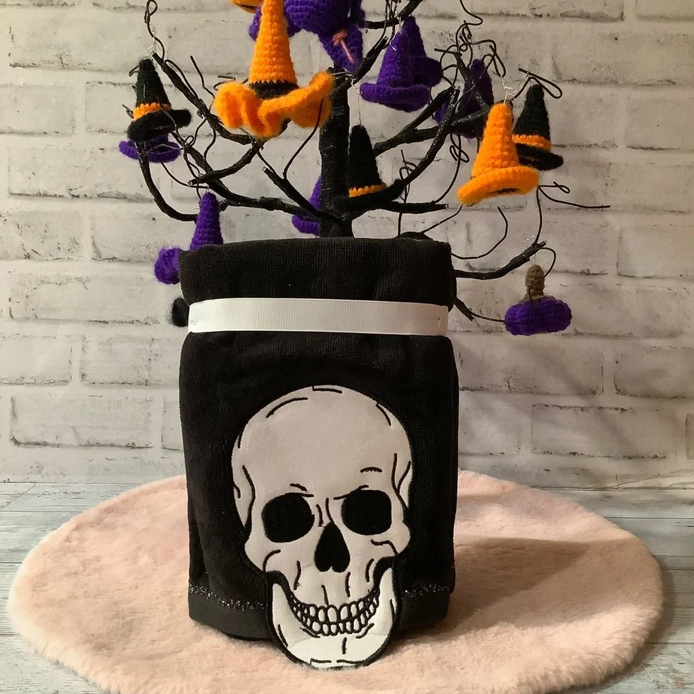 KASSADECOR Set Of 2 Hanging Skulls Hand Towels